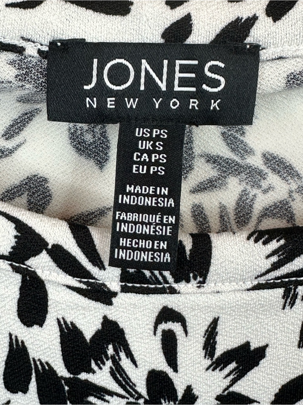 Jones New York Black & White Floral Round Neck Blouse, size SP, NWT - Picture 2 of 6